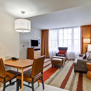 One-Bedroom Queen Suite Two Queen Beds Non-Smoking